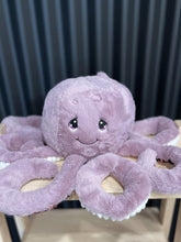 Upload image to gallery, Octalie peluche en pieuvre de couleur lilas lourde et sensorielle